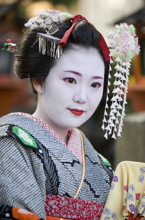 Geisha-_Gion_District_of_Kyoto_2.jpg